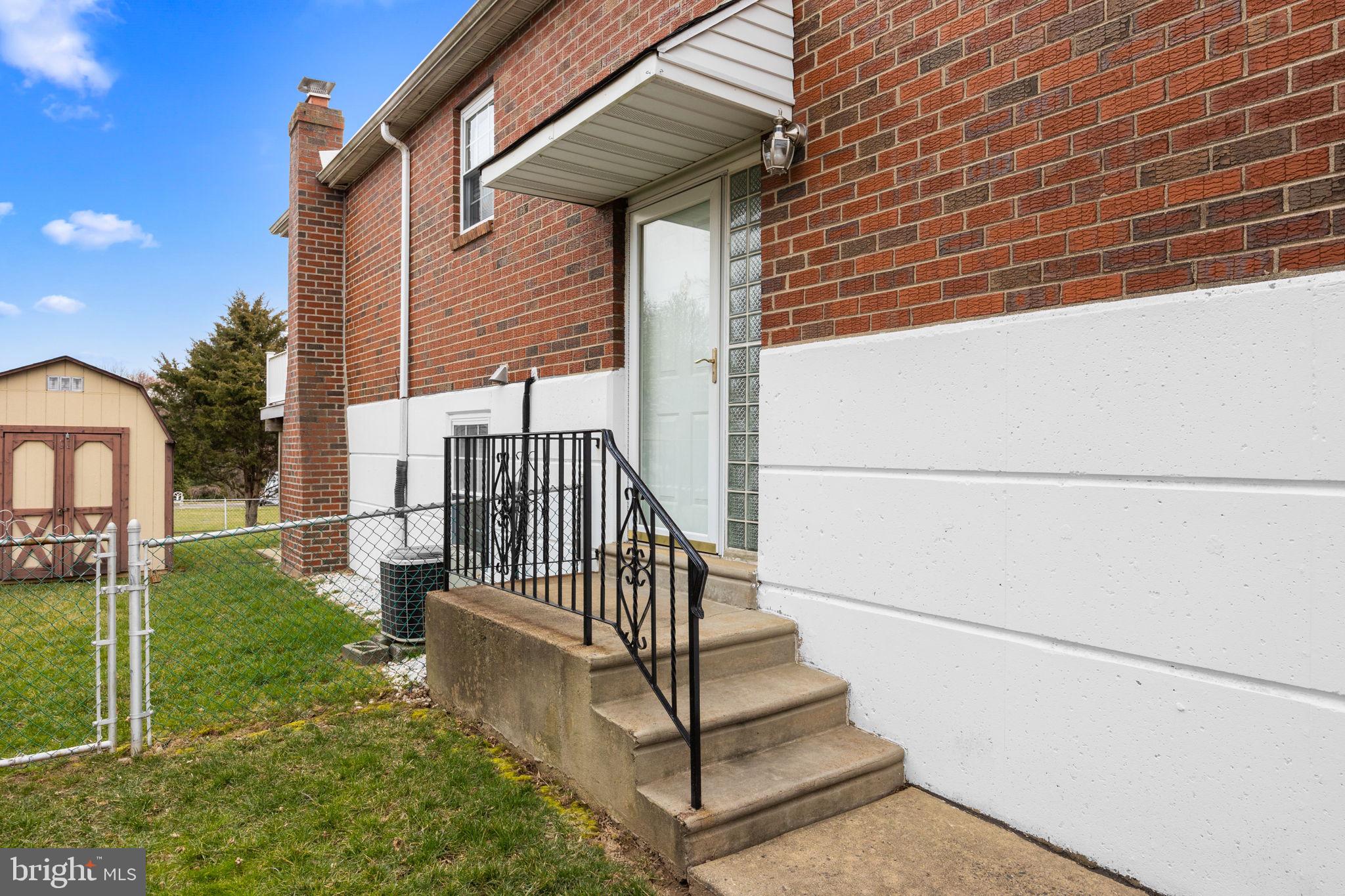 1233 Herschel Road Philadelphia, PA 19116 - Photo 3 of 27 Gallery Image 3