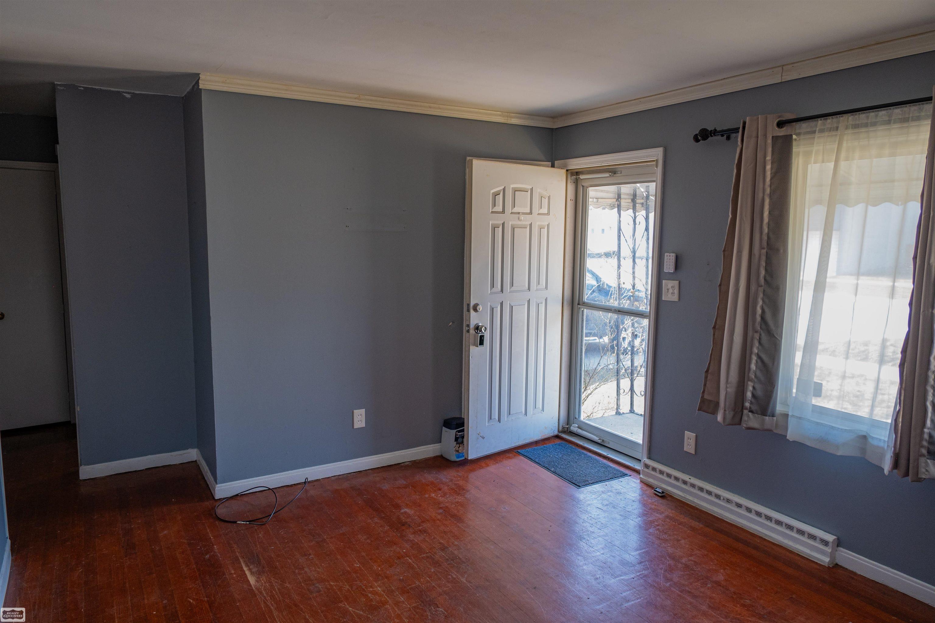 21360 Waltham Road Warren, MI 48089 - Photo 9 of 23 50134367-9f5e42af-0c52-41fb-a9d4-dd1a88ce7d7a.JPG