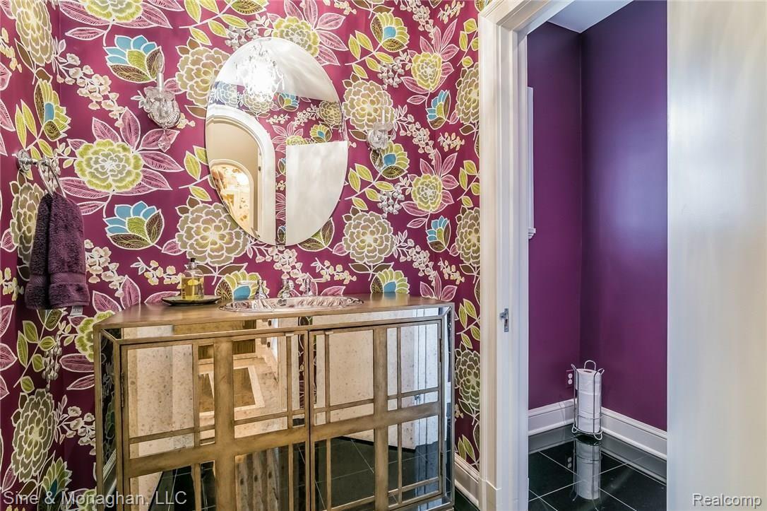 76 Lothrop Road Grosse Pointe, MI 48236 - Photo 49 of 70 067-Dresing_Room-5209721-medium.jpg