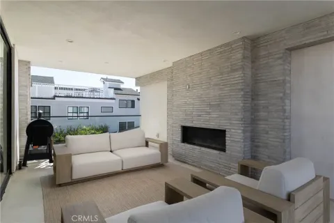 $3,200,000 | 716 Orchid Avenue, Corona del Mar, CA 92625