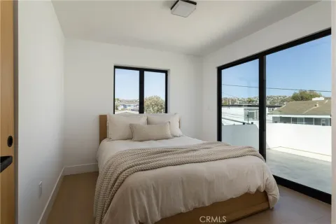 $3,200,000 | 716 Orchid Avenue, Corona del Mar, CA 92625