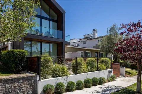 $3,200,000 | 716 Orchid Avenue, Corona del Mar, CA 92625
