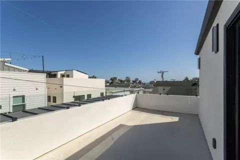 $3,200,000 | 716 Orchid Avenue, Corona del Mar, CA 92625