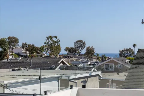 $3,200,000 | 716 Orchid Avenue, Corona del Mar, CA 92625