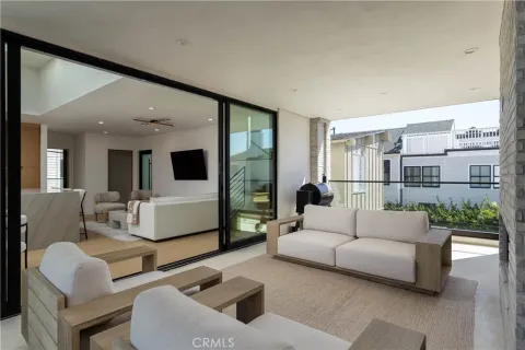 $3,200,000 | 716 Orchid Avenue, Corona del Mar, CA 92625