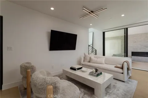 $3,200,000 | 716 Orchid Avenue, Corona del Mar, CA 92625