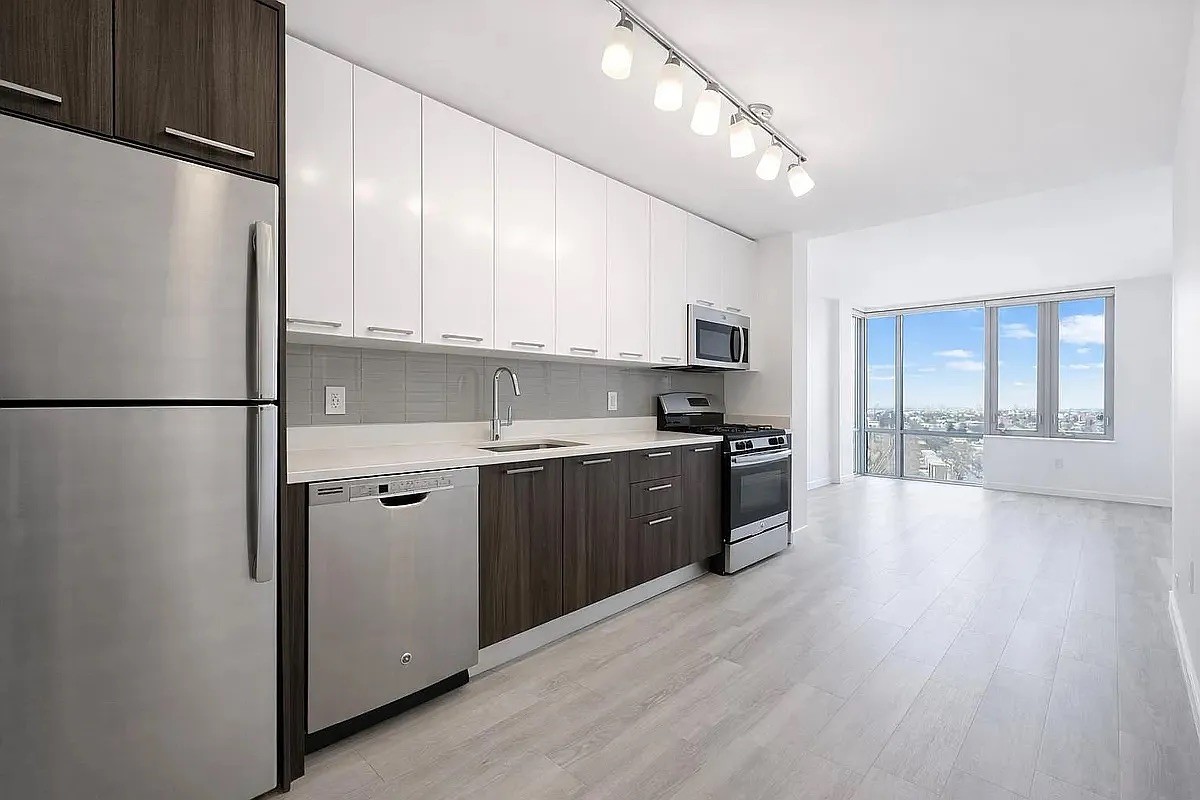 1524 Sheepshead Bay Road, Unit 18J Brooklyn, NY 11235 - Photo 3 of 29 Photo 3