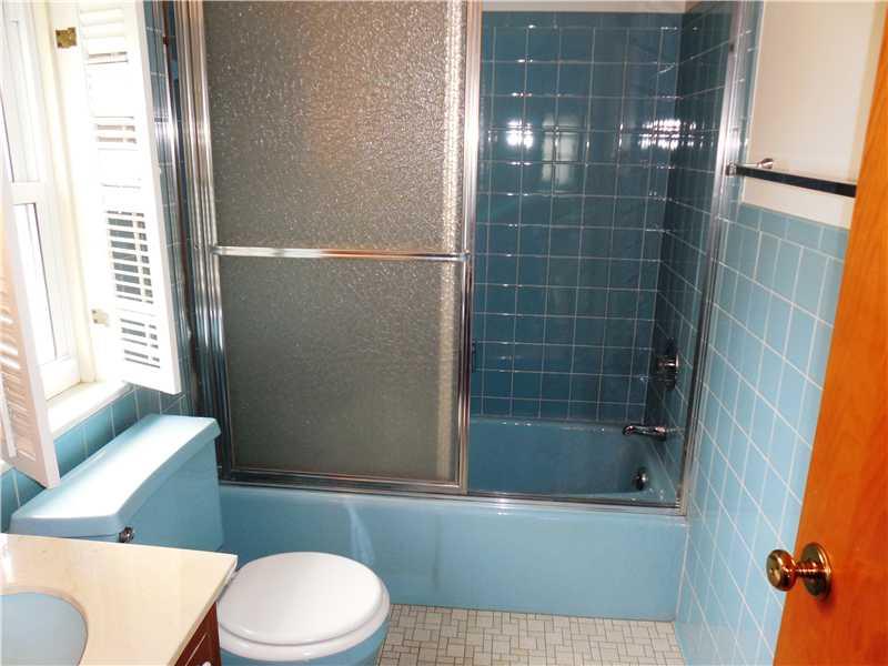 6305 Verona Road Penn Hills, PA 15147 - Photo 14 of 25 Full Bath.