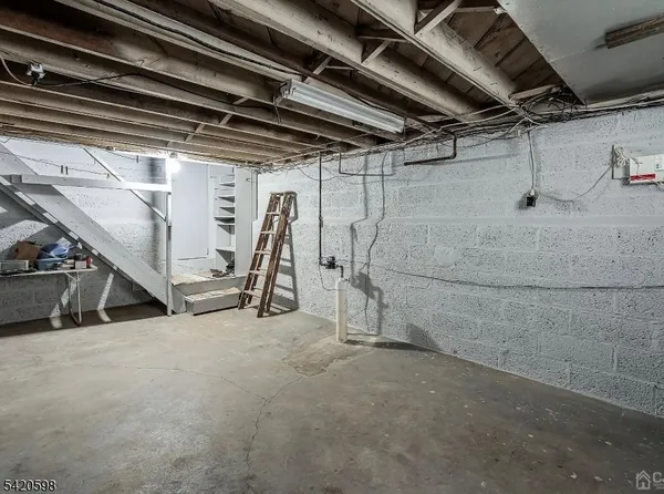 $3,700 | 239 East 4th Avenue, Roselle, NJ 07203