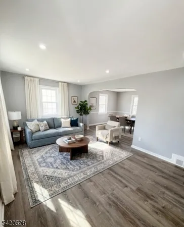 $3,700 | 239 East 4th Avenue, Roselle, NJ 07203