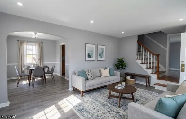 $3,700 | 239 East 4th Avenue, Roselle, NJ 07203