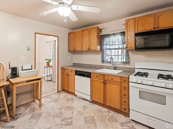 $3,700 | 239 East 4th Avenue, Roselle, NJ 07203