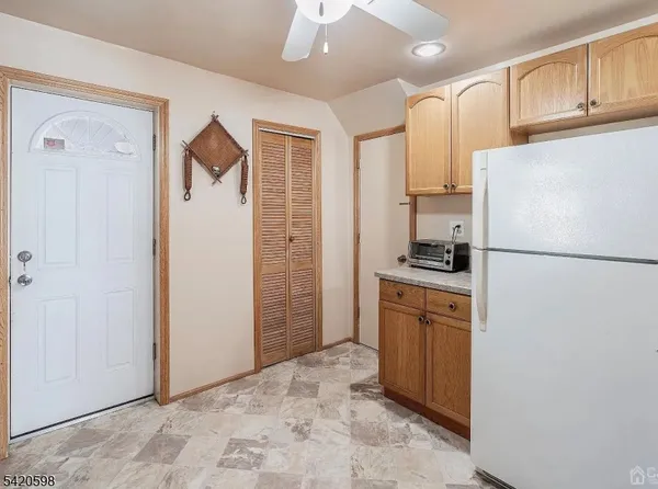 $3,700 | 239 East 4th Avenue, Roselle, NJ 07203