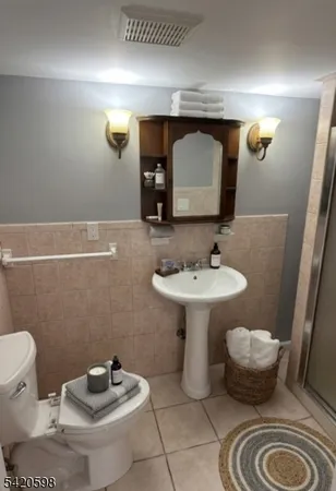 $3,700 | 239 East 4th Avenue, Roselle, NJ 07203