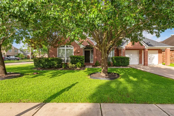 $390,000 | 101 Arbor Springs Lane, Dickinson, TX 77539