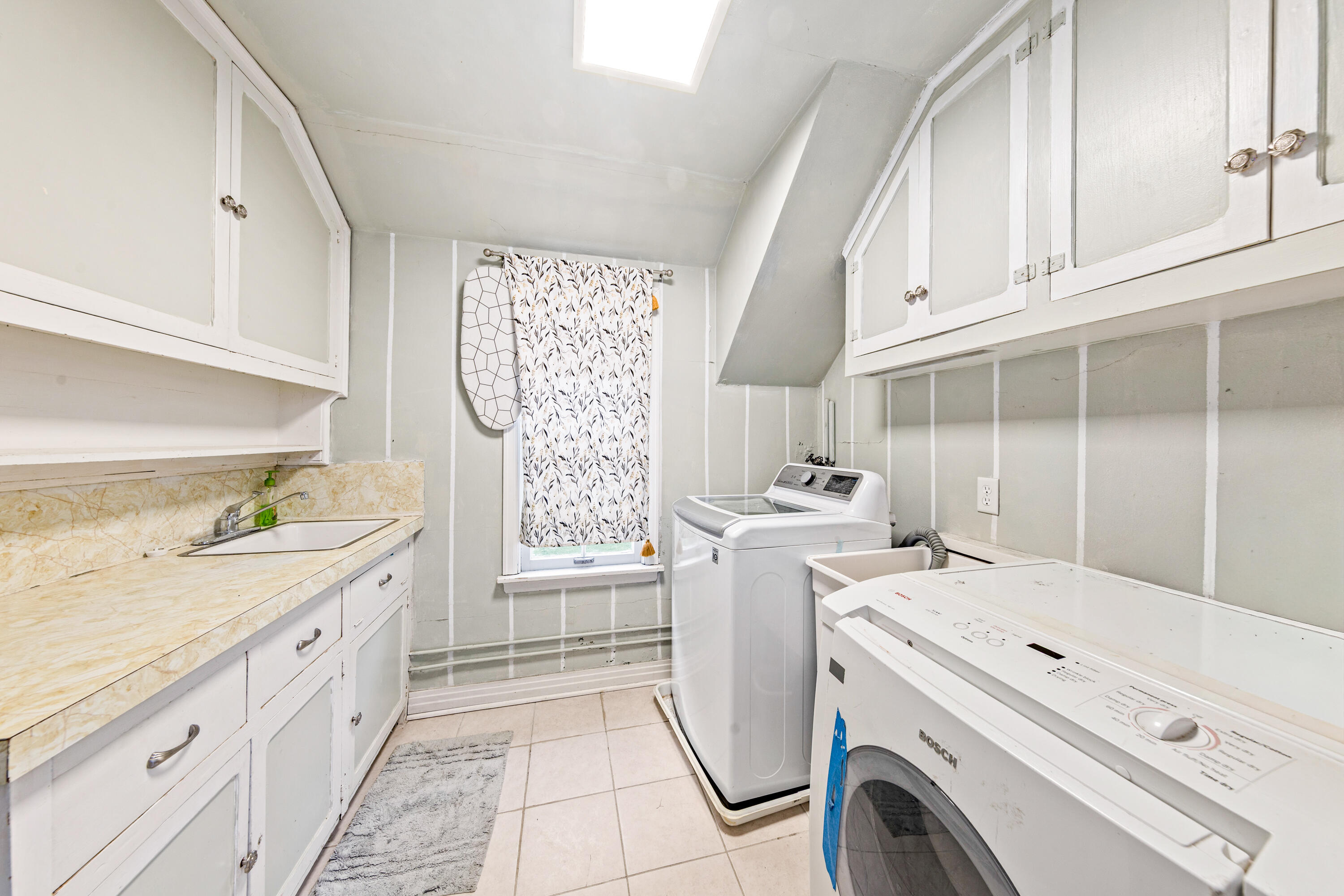 825 Lone Tree Road Elm Grove, WI 53122 - Photo 33 of 37 Upper Laundry