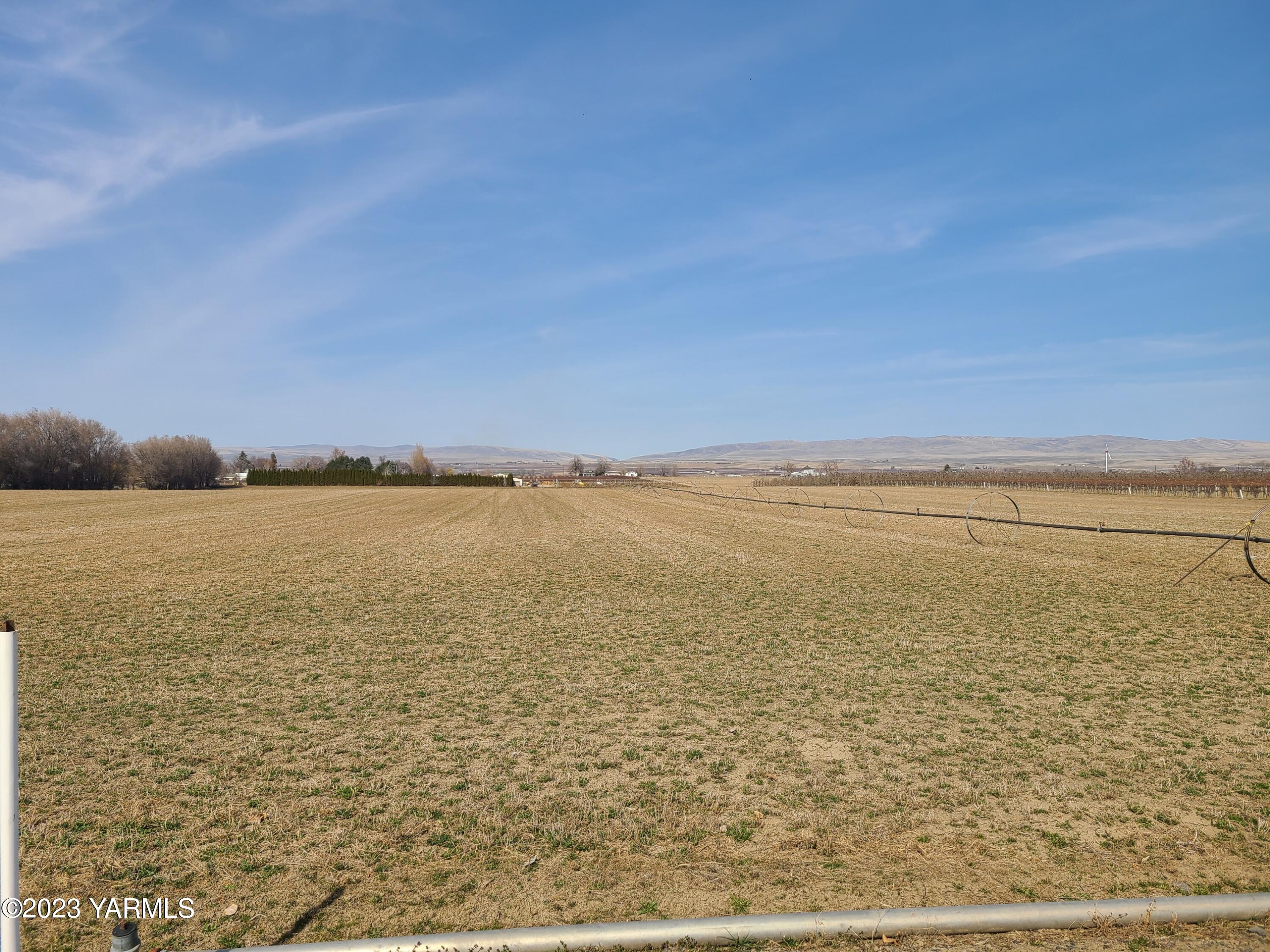 3960 East Edison Road Sunnyside, WA 98944 - Photo 2 of 2 a view of an ocean
