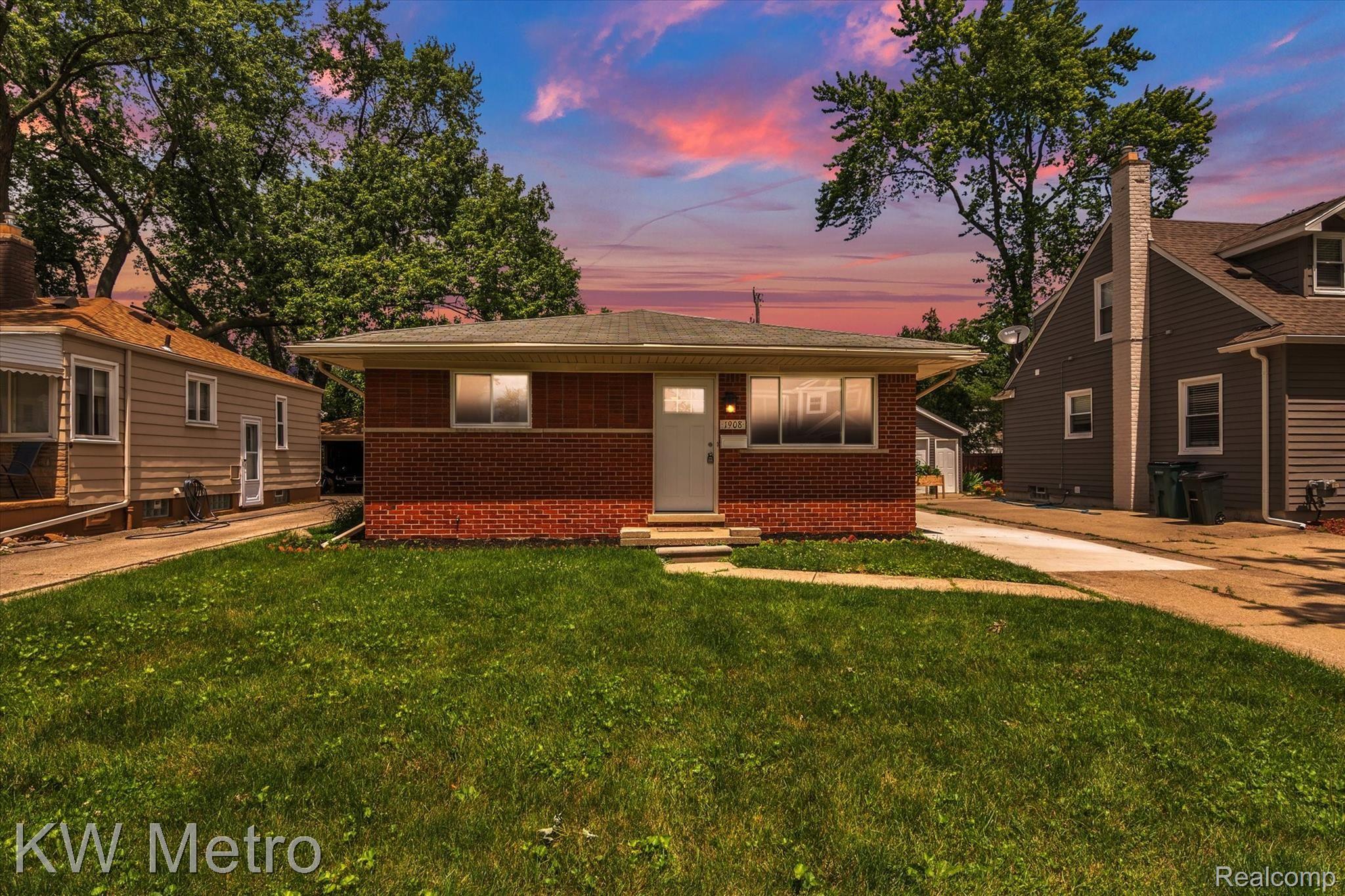 1908 Columbia Road Berkley, MI 48072 - Photo 35 of 35 01-1908 Columbia Rd-windowstill-realestate-photography-1.jpg