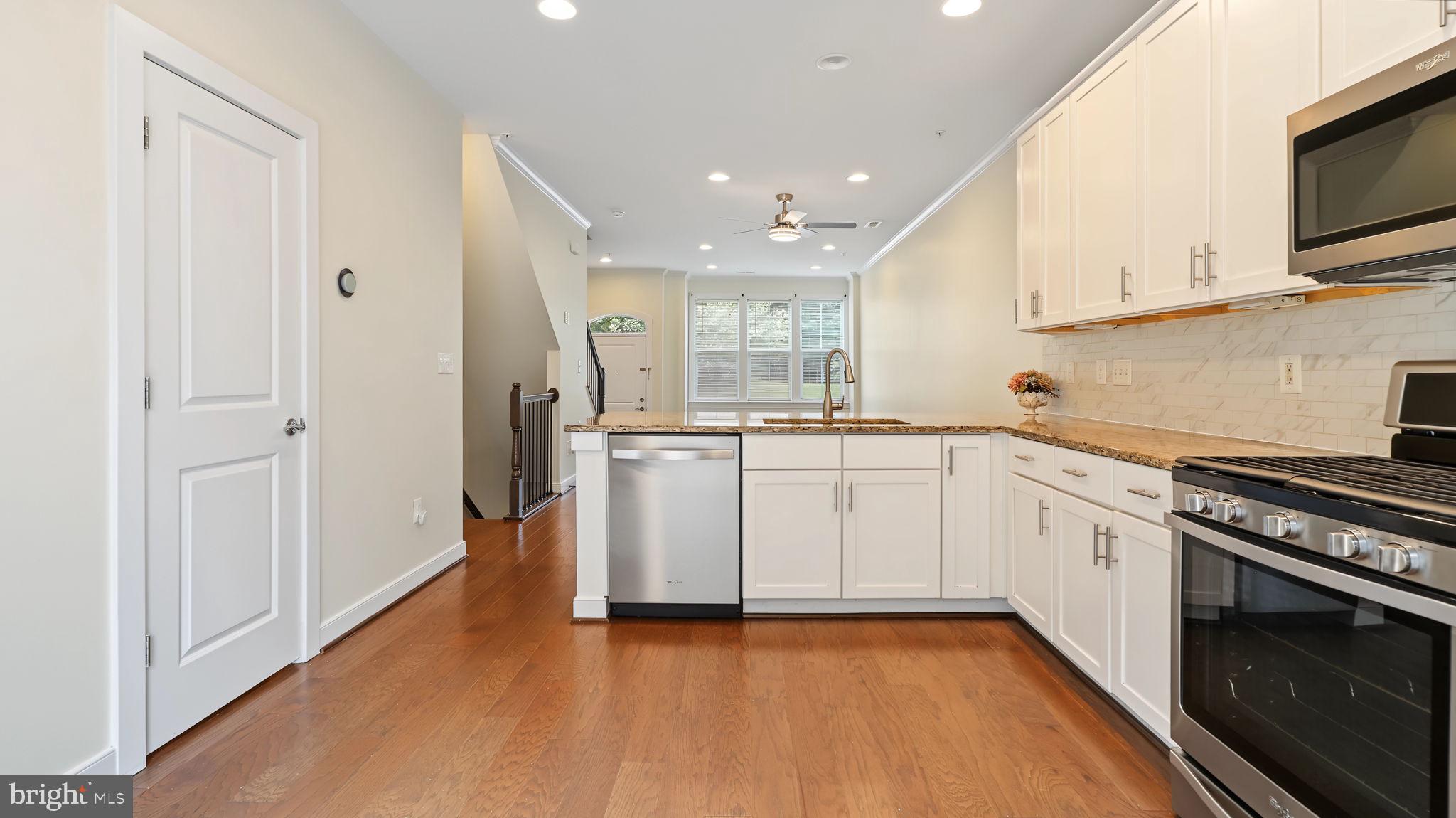 9824 Fields Road Gaithersburg, MD 20878 - Photo 6 of 40 KITCHEN