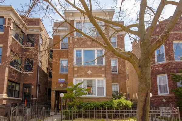 $3,000 | 1137 West Columbia Avenue, Unit 2, Chicago, IL 60626