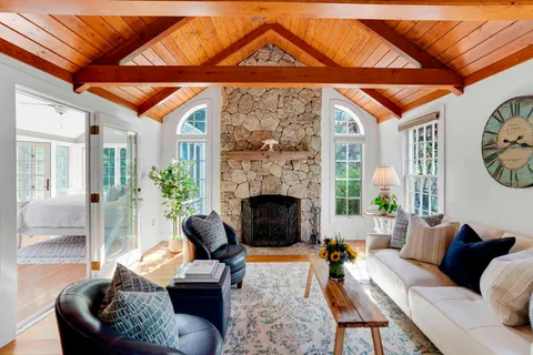 $2,150,000 | 17 Oakdale Drive, Edgartown, MA 02539