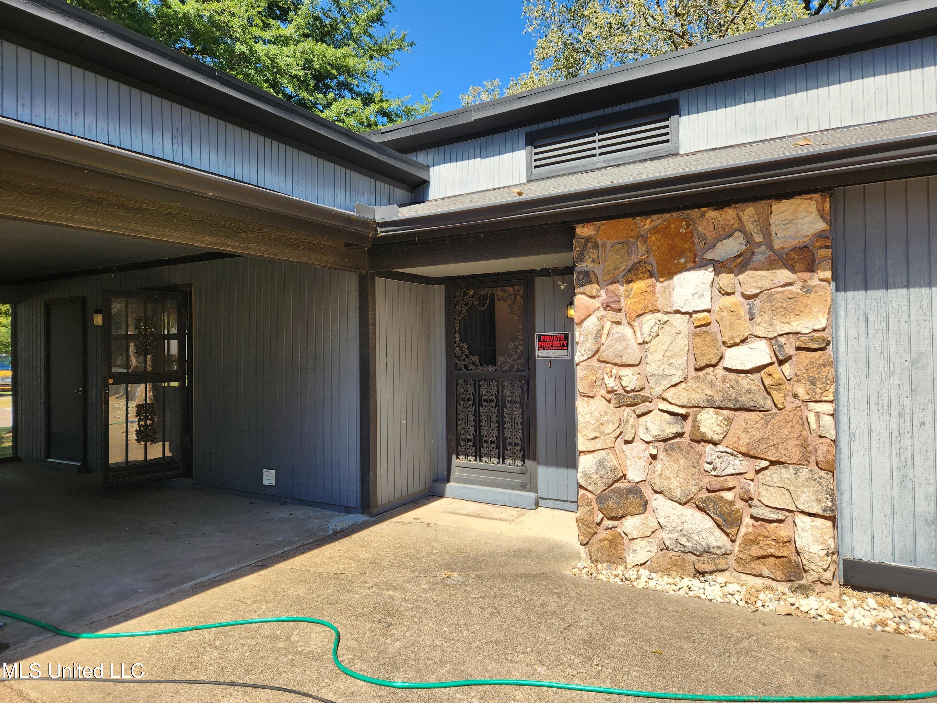 6980 River Birch Road Walls, MS 38680 - Photo 3 of 39 20220927_122621