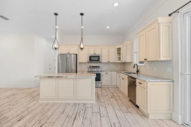 $425,000 | 995 Airport Road, Unit 25, Destin, FL 32541