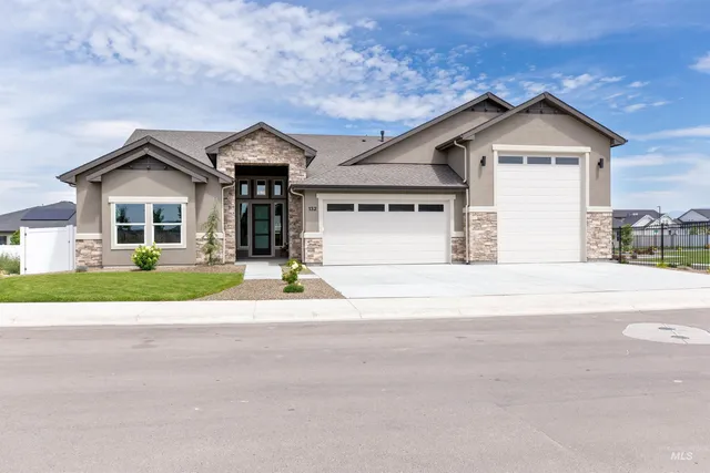 $899,900 | 132 East Heliotrope Drive, Meridian, ID 83642