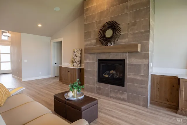 $899,900 | 132 East Heliotrope Drive, Meridian, ID 83642