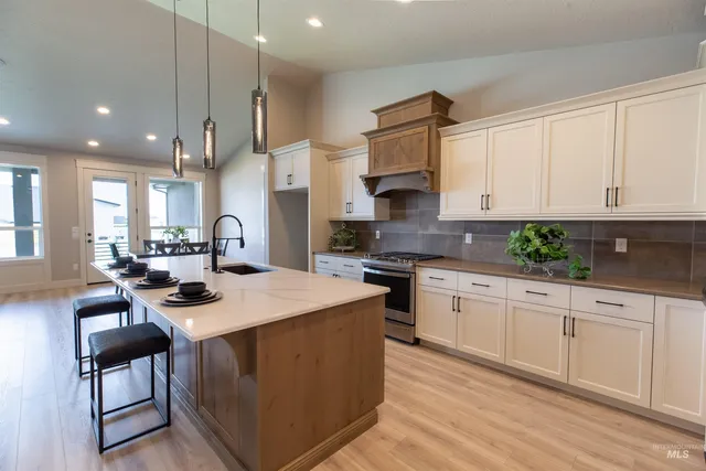 $899,900 | 132 East Heliotrope Drive, Meridian, ID 83642