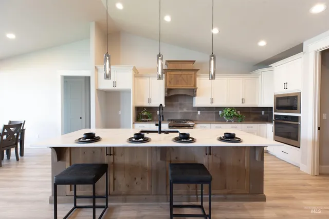 $899,900 | 132 East Heliotrope Drive, Meridian, ID 83642