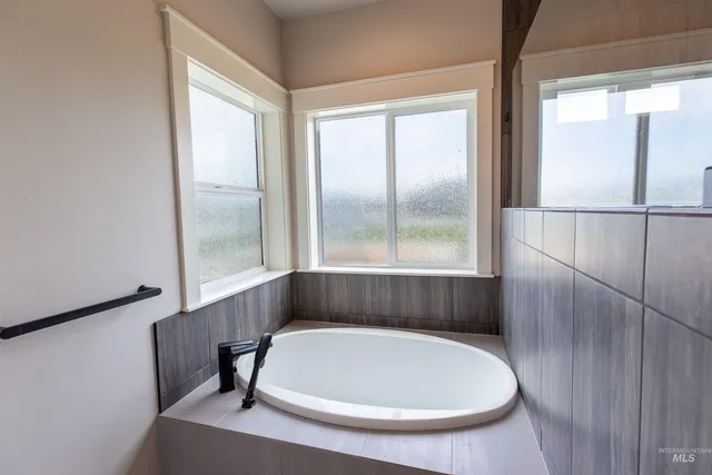 $899,900 | 132 East Heliotrope Drive, Meridian, ID 83642