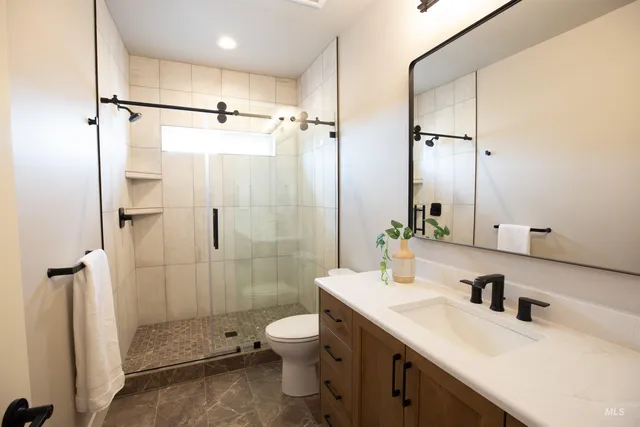 $899,900 | 132 East Heliotrope Drive, Meridian, ID 83642