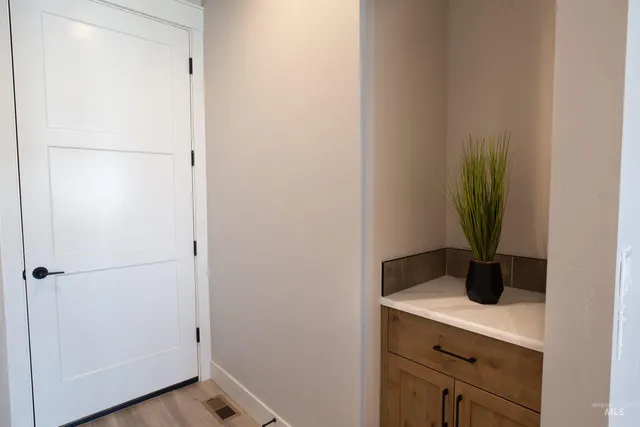 $899,900 | 132 East Heliotrope Drive, Meridian, ID 83642