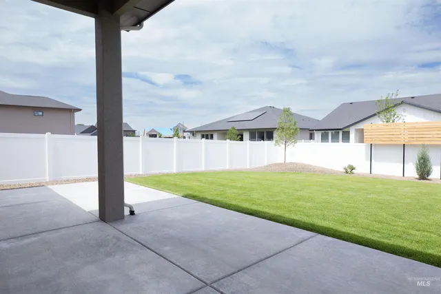 $899,900 | 132 East Heliotrope Drive, Meridian, ID 83642