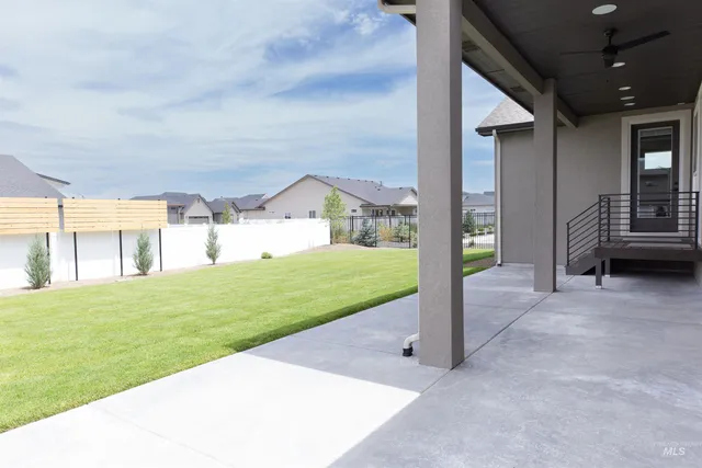 $899,900 | 132 East Heliotrope Drive, Meridian, ID 83642