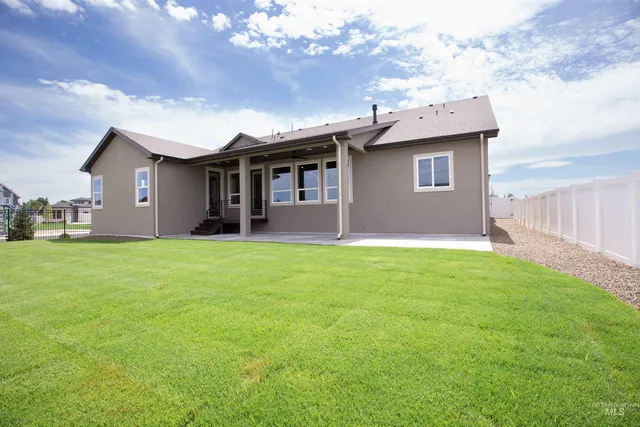 $899,900 | 132 East Heliotrope Drive, Meridian, ID 83642