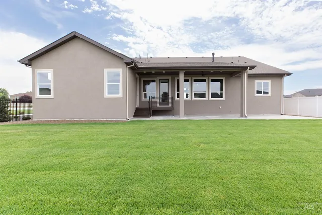 $899,900 | 132 East Heliotrope Drive, Meridian, ID 83642