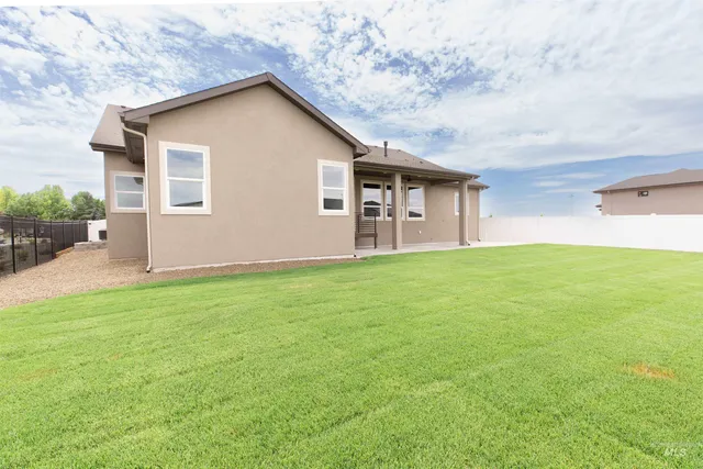 $899,900 | 132 East Heliotrope Drive, Meridian, ID 83642
