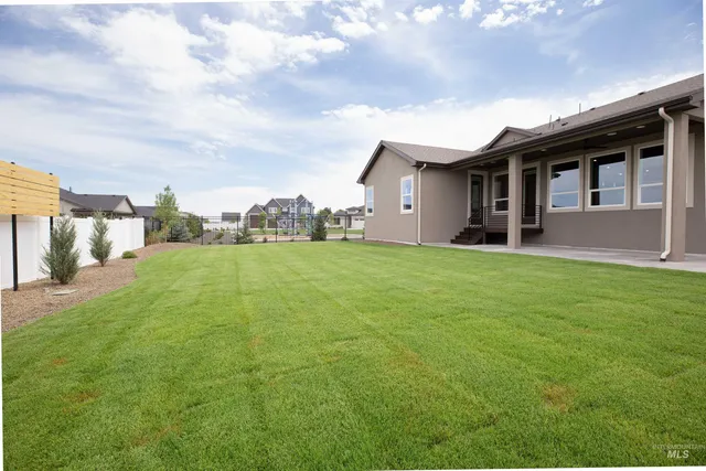 $899,900 | 132 East Heliotrope Drive, Meridian, ID 83642