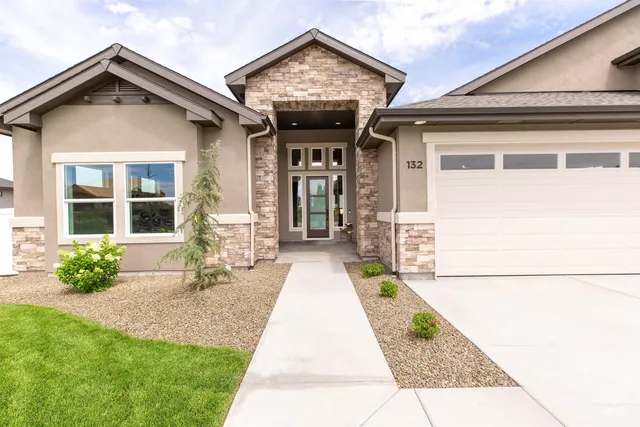 $899,900 | 132 East Heliotrope Drive, Meridian, ID 83642