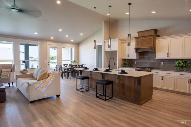 $899,900 | 132 East Heliotrope Drive, Meridian, ID 83642