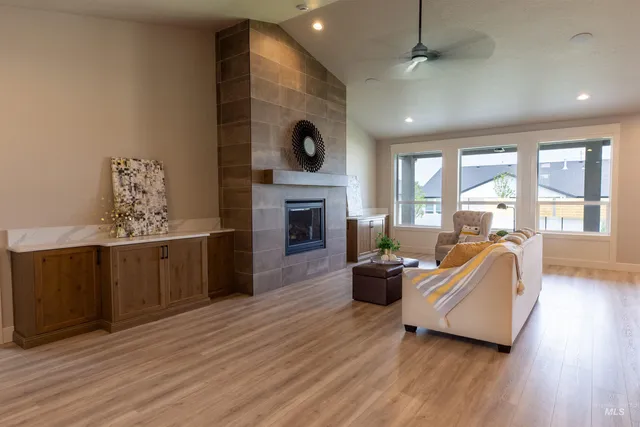 $899,900 | 132 East Heliotrope Drive, Meridian, ID 83642