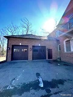 4798 Dow Ridge Road West Bloomfield, MI 48324 - Photo 18 of 82 Two Car Garage Veiw 1