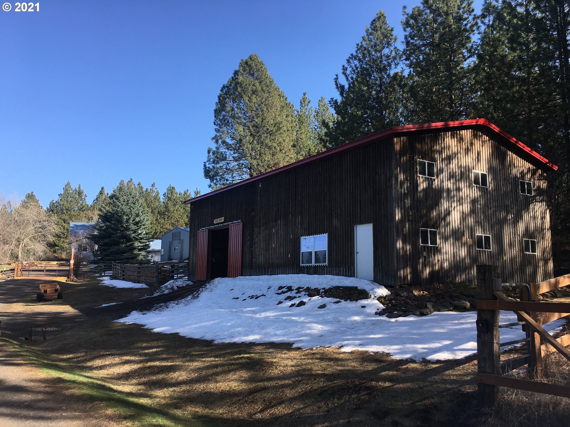 69398 County 1021 Road Pendleton, OR 97801 - Photo 20 of 28 a front view of a house with a yard