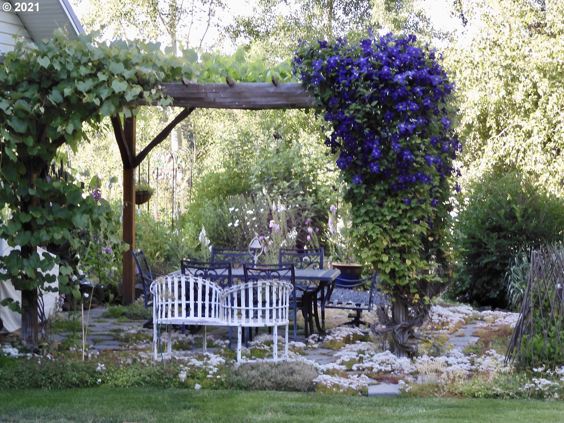 69398 County 1021 Road Pendleton, OR 97801 - Photo 27 of 28 a view of a chair and table in the garden