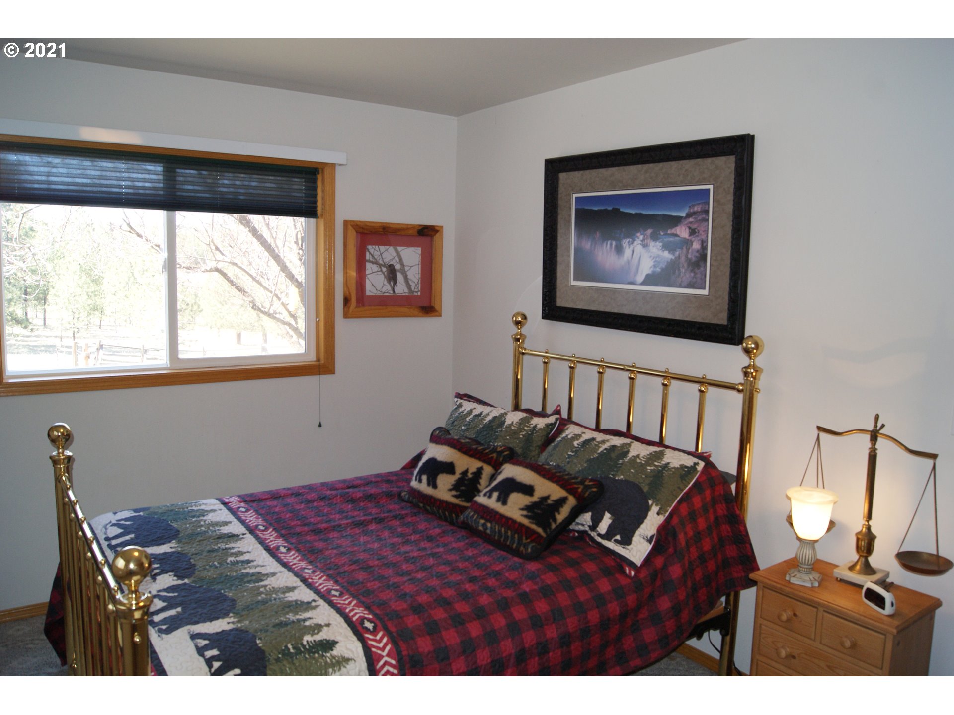 69398 County 1021 Road Pendleton, OR 97801 - Photo 6 of 28 a bedroom with bed and a window