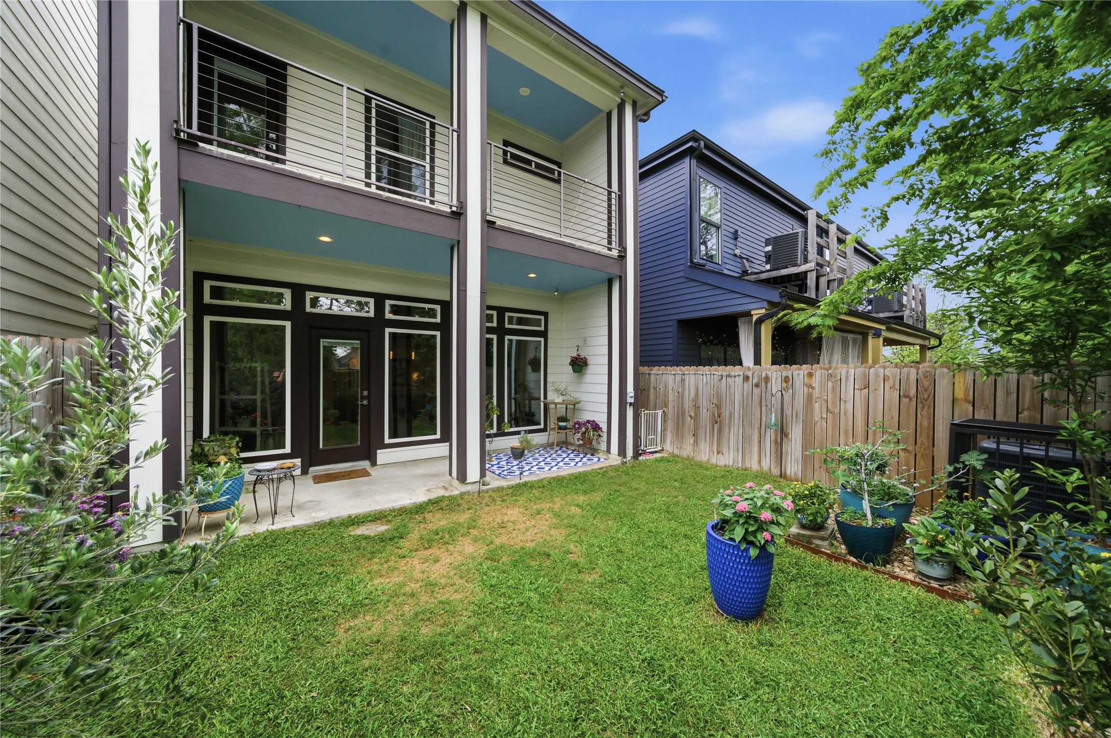 4412 New Orleans Street, Unit B Houston, TX 77020 - Photo 39 of 42 A lush back yard for quiet enjoyment