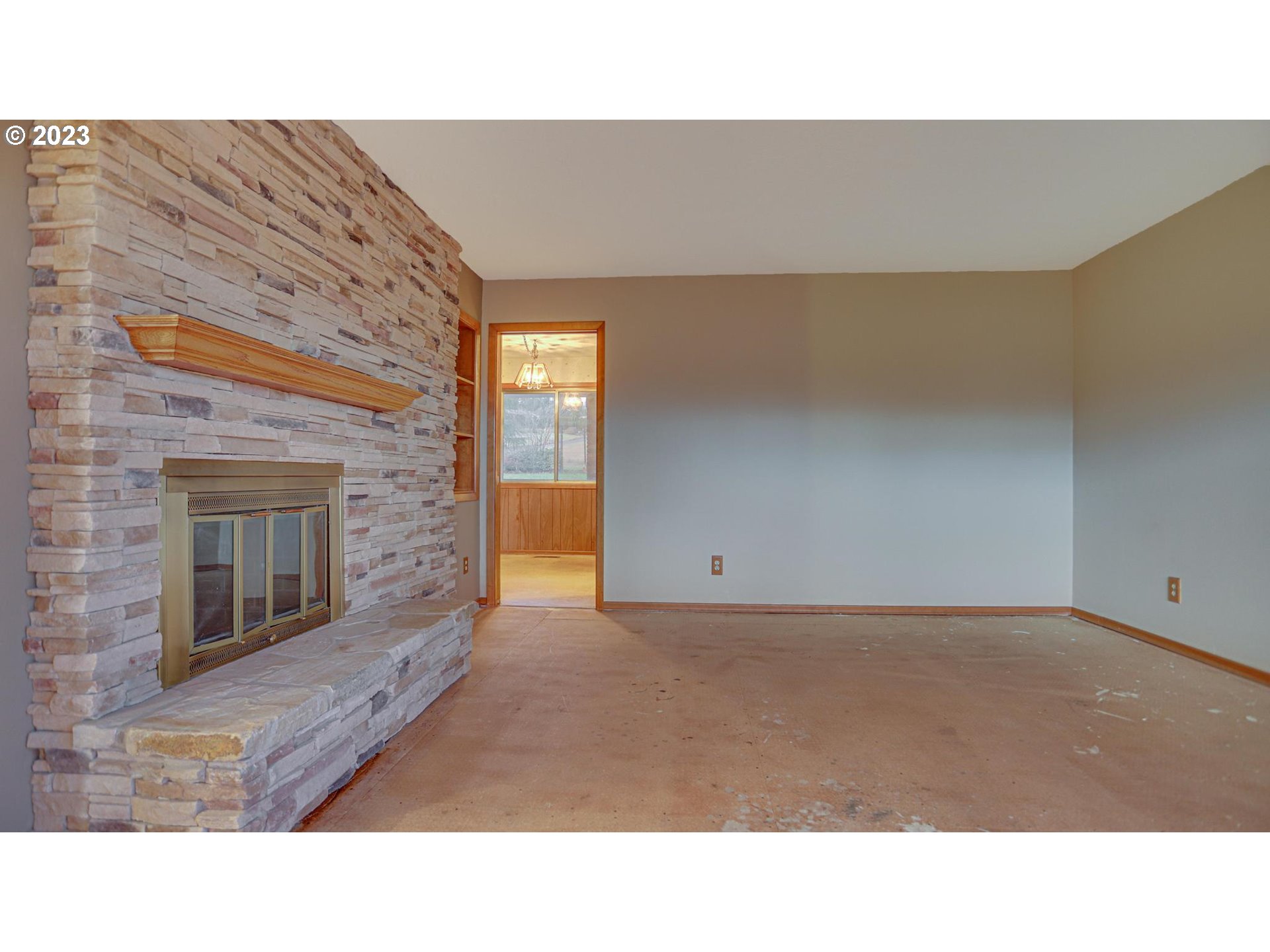 21985 Southeast Borges Road Damascus, OR 97089 - Photo 4 of 24 a open living room with a fireplace