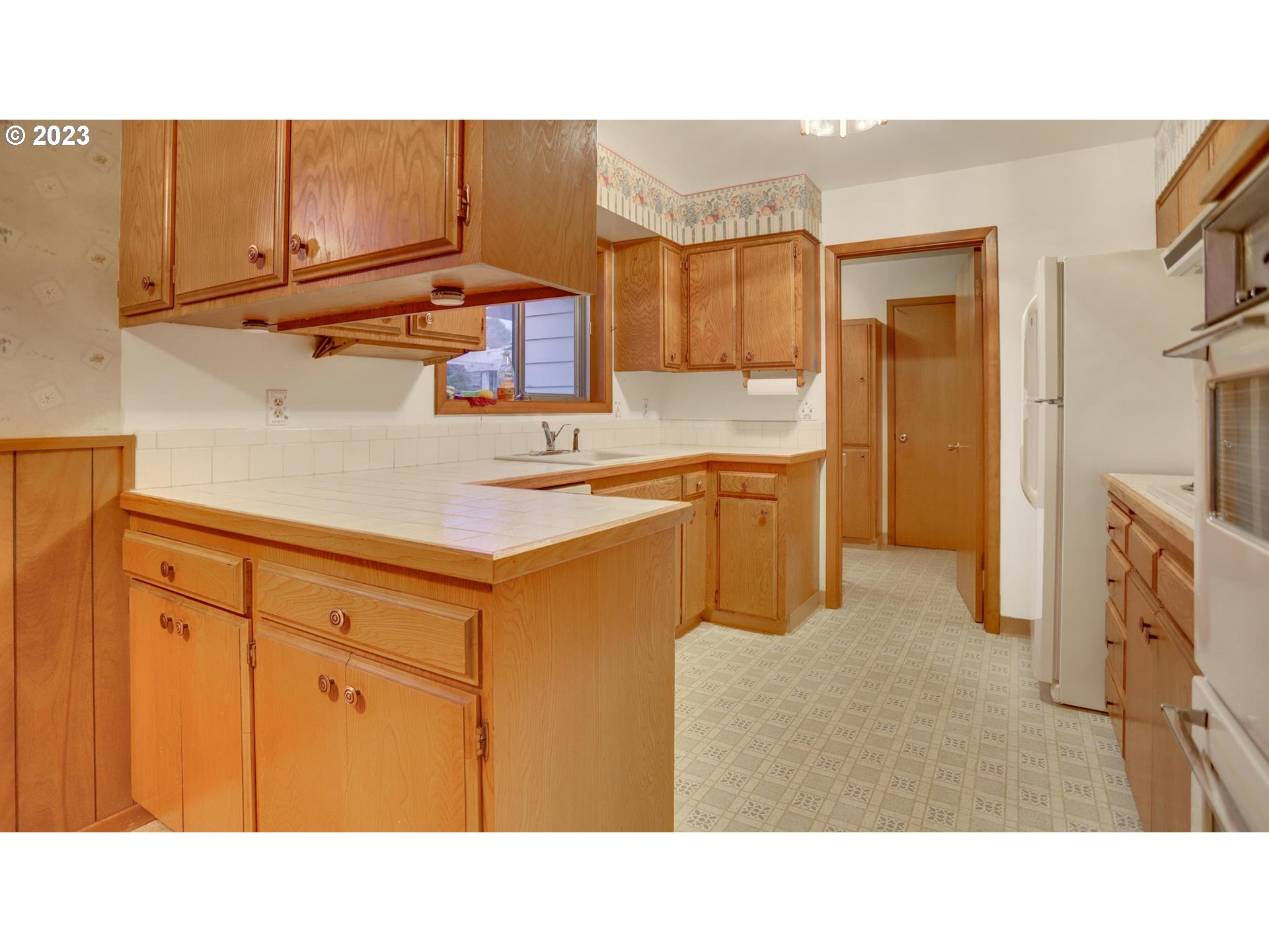 21985 Southeast Borges Road Damascus, OR 97089 - Photo 5 of 24 a kitchen with cabinets and furniture